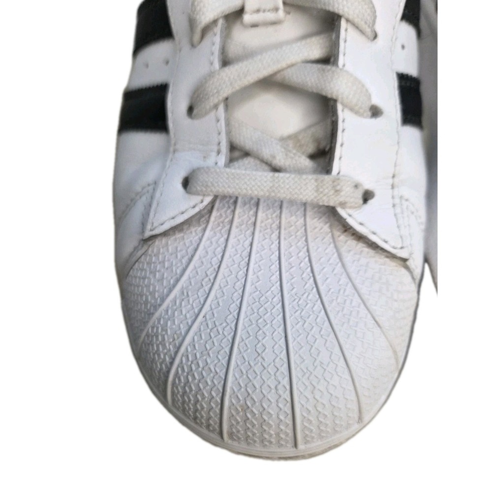 Women's Adidas Superstar Shoe C77153 White Size 7.5 Black Stripes 7 1/2 EUC. - Picture 3 of 9